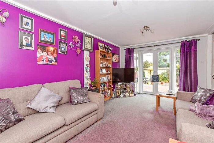 2 Bedroom Detached Bungalow For Sale In Jaarlen Road, Lydd, Kent, TN29