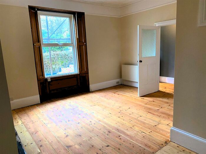 2 Bedroom Flat To Rent In Chatsworth Road, Torquay, TQ1