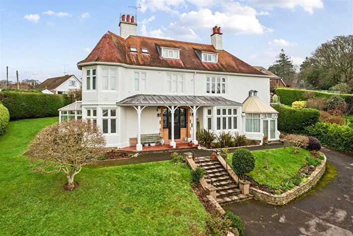 3 Bedroom Apartment For Sale In Colway Lane, Lyme Regis, DT7