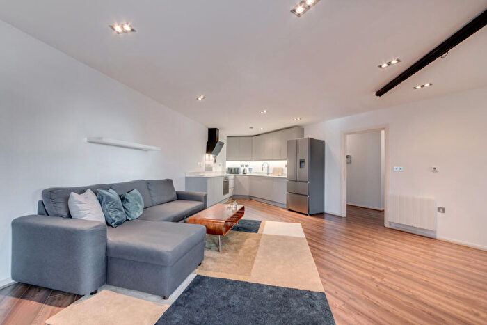 2 Bedroom Flat For Sale In City Tower, Limeharbour, E14