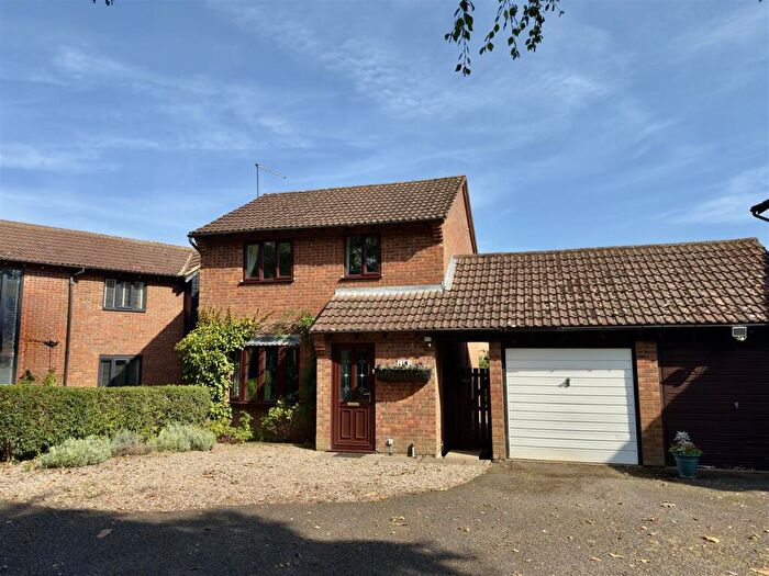 3 Bedroom Detached House For Sale In Vienne Close, Duston, Northampton, NN5
