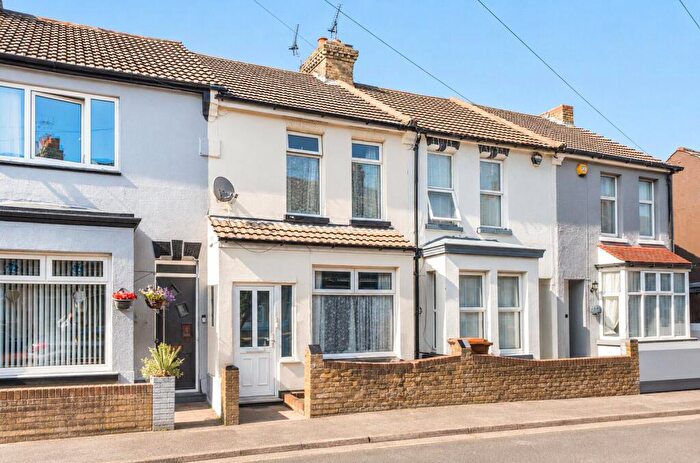 3 Bedroom Terraced House For Sale In Junction Road, Gillingham, Kent, ME7