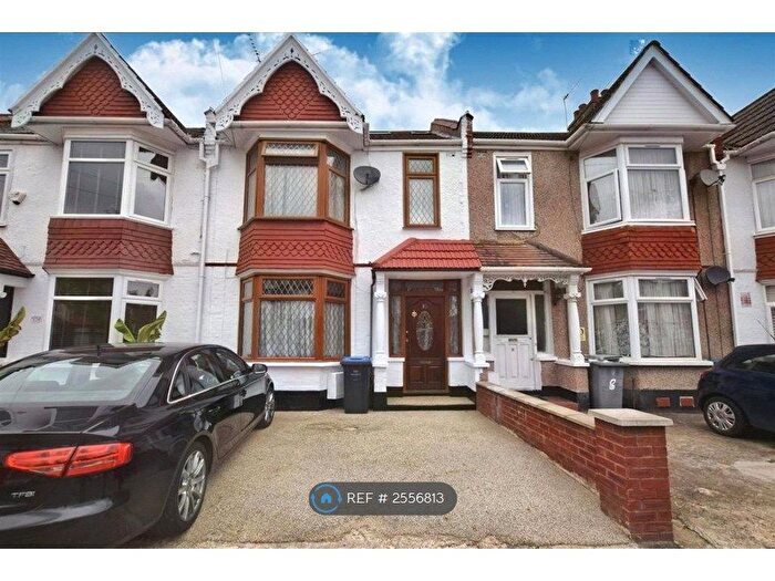 4 Bedroom Semi-Detached House To Rent In Waverley Avenue, Wembley, HA9
