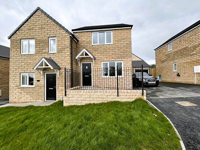 2 Bedroom Semi Detached House To Rent In Charles Pit Road, Bradford, BD4