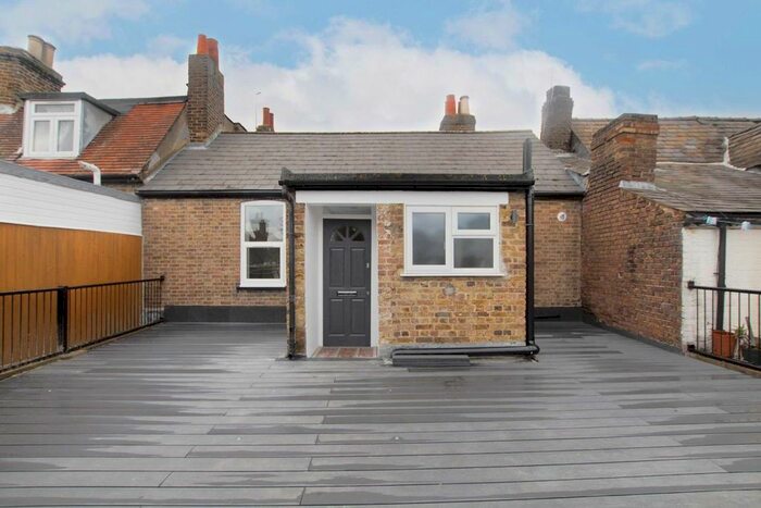 2 Bedroom Flat To Rent In Church Street, Twickenham, TW1