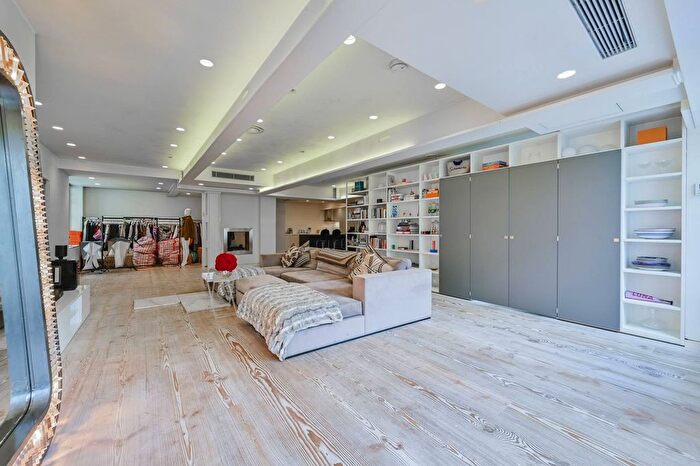 3 Bedroom Flat To Rent In Marshall Street, Soho, London, W1F