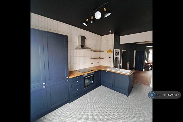 3 Bedroom Terraced House To Rent In Forest Range, Manchester, M19