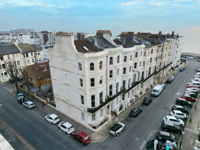 3 Bedroom Triplex To Rent In Chesham Place Brighton, BN2
