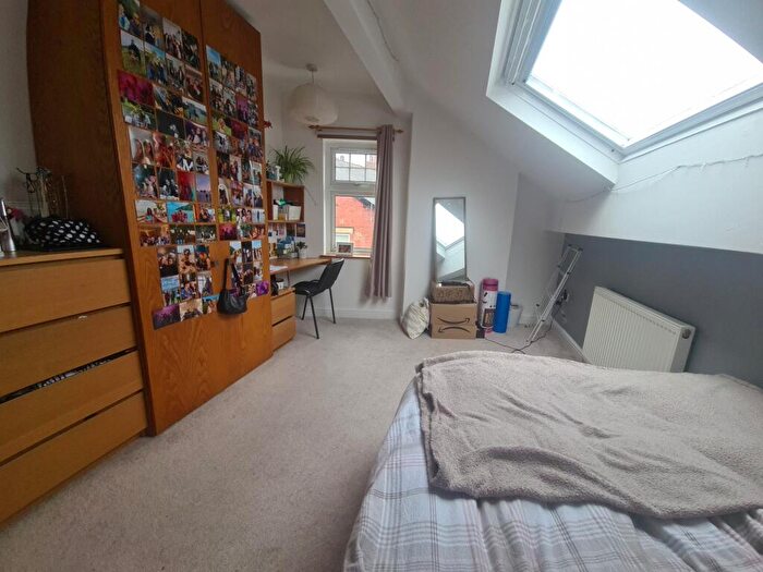 10 Bedroom House To Rent In Headingley Avenue, Leeds, LS6