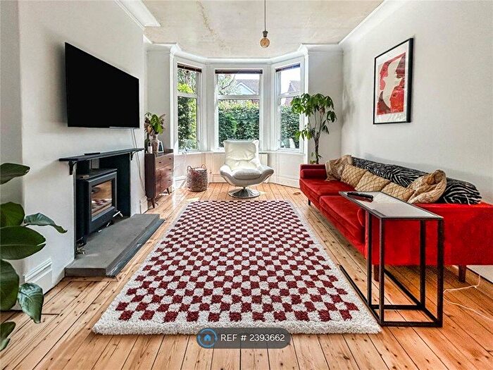 3 Bedroom Semi-Detached House To Rent In Lindsay Avenue, Manchester, M19