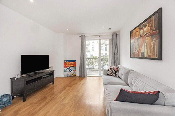 1 Bedroom Apartment To Rent In Ceram Court, Bow, E3