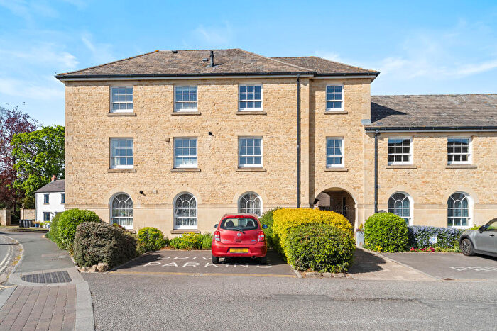 2 Bedroom Flat For Sale In Market Square, Bampton, Oxfordshire, OX18