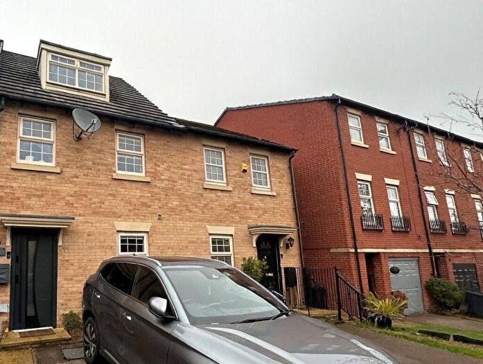 3 Bedroom Semi Detached House For Sale In Barnsbridge Grove, Barnsley, S70