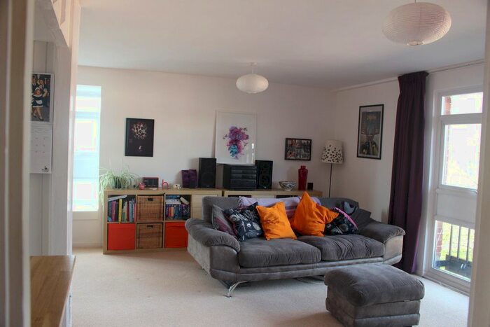 2 Bedroom Flat To Rent In Maresfield, Croydon, CR0