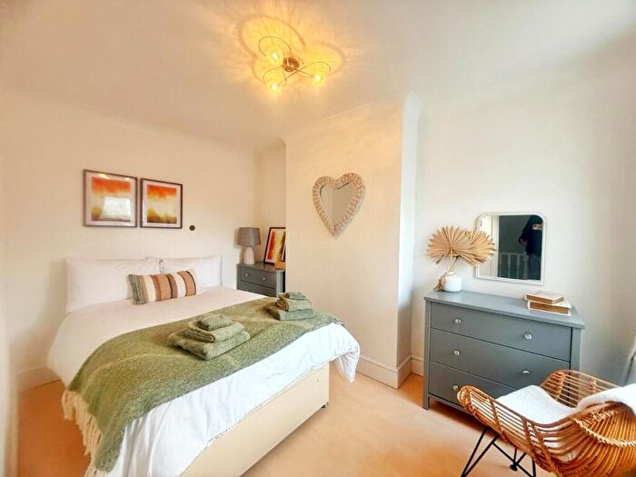 2 Bedroom Terraced House To Rent In Brunswick Park Road, London, N11