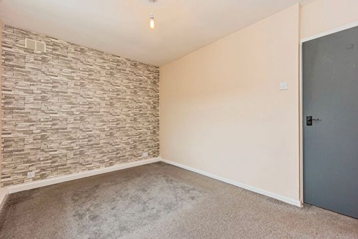 2 Bedroom Flat To Rent In Ashton Lane, Sale, M33