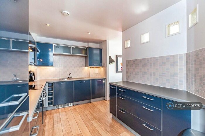 2 Bedroom Flat To Rent In Pavilions, Windsor, SL4