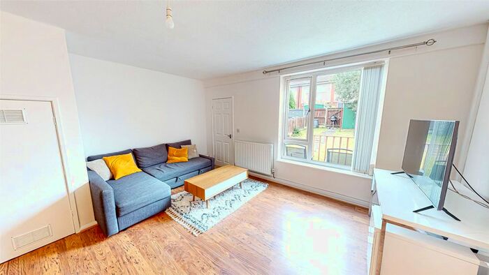 3 Bedroom Terraced House To Rent In Dinsdale Close, Manchester, M40