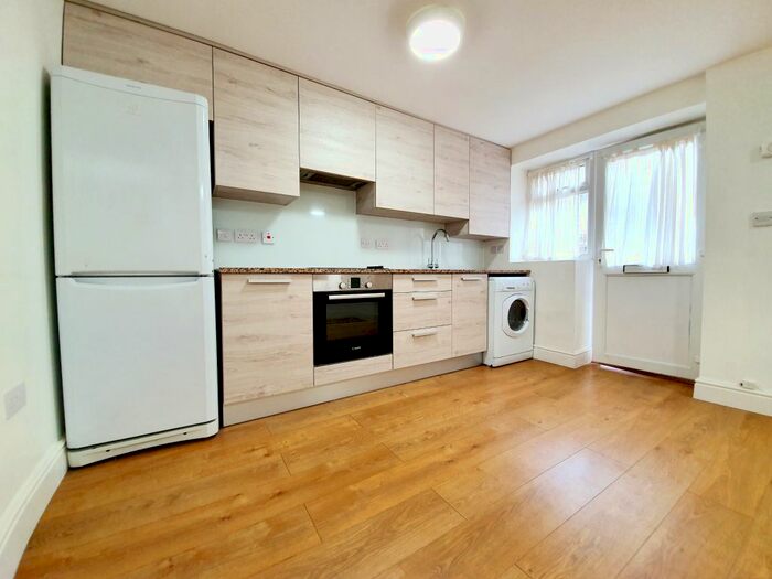 1 Bedroom Flat To Rent In Chatsworth Road, London, E5