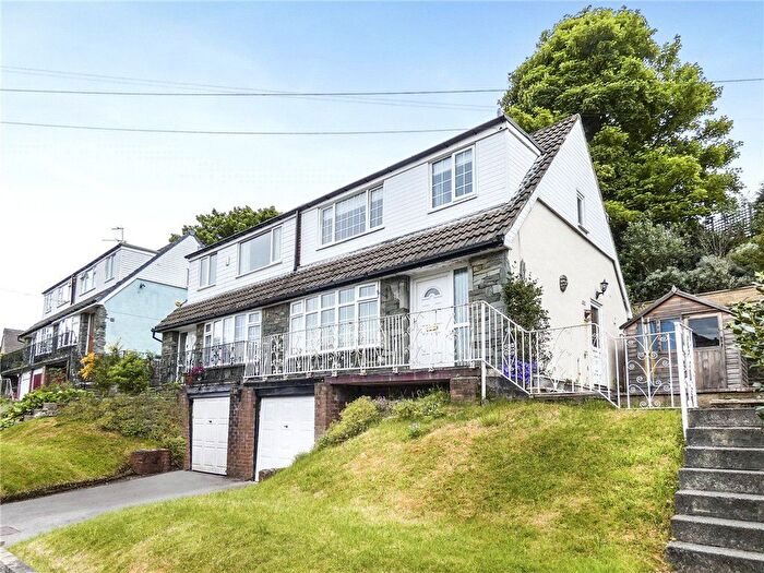 3 Bedroom Semi-Detached House For Sale In Hall Bank Drive, Bingley, West Yorkshire, BD16