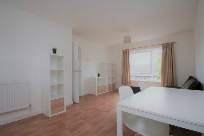 Studio To Rent In Crammond Close, London, W6