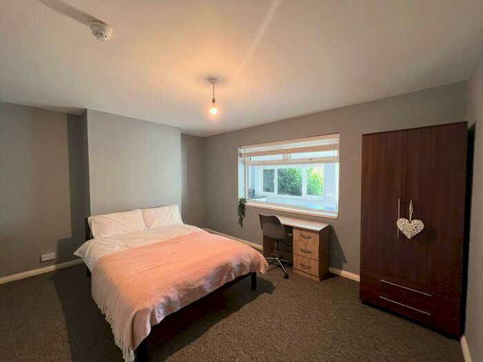 8 Bedroom Semi-Detached House To Rent In Bamford Close, Brighton, BN2