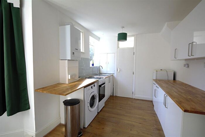 2 Bedroom Flat To Rent In Leicester Road, East Finchley, N2