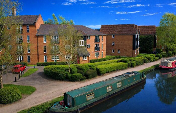 2 Bedroom Flat For Sale In Imperial Way, Apsley, Hemel Hempstead, HP3