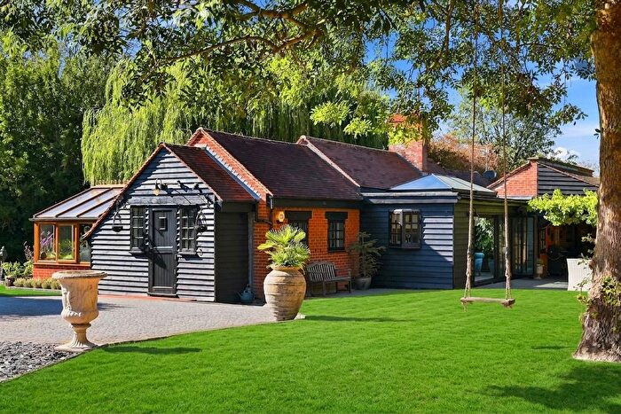 3 Bedroom Barn Conversion For Sale In Curtis Mill Green, Navestock, RM4
