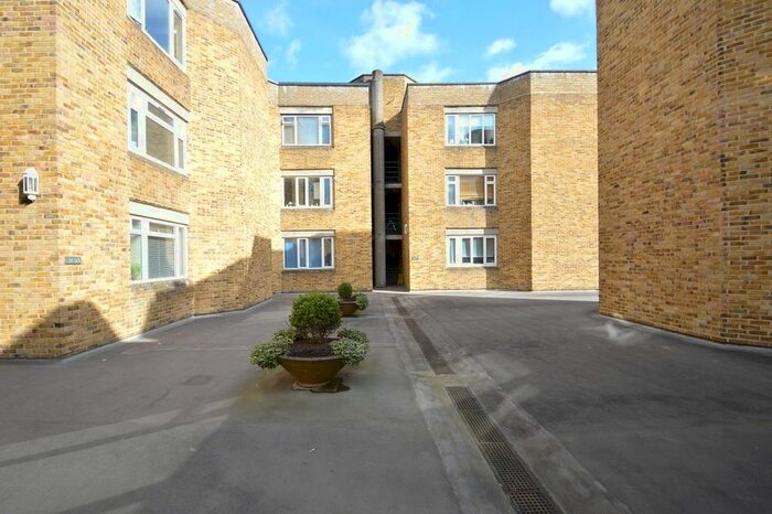 1 Bedroom Flat To Rent In Sussex Keep, Sussex Place, Slough, Berkshire, SL1