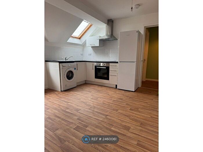 2 Bedroom Flat To Rent In South View Place, Bournemouth, BH2