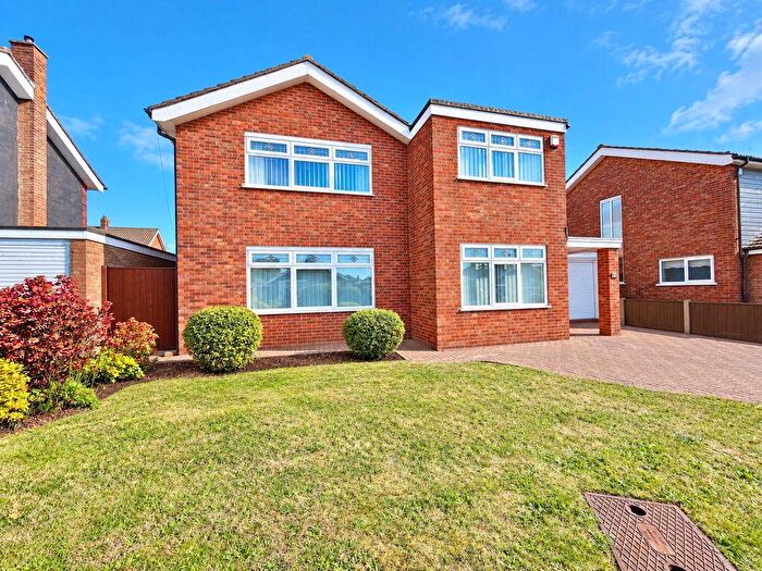 4 Bedroom Detached House For Sale In Buxton Avenue, Gorleston, NR31