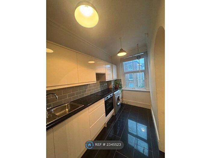 2 Bedroom Flat To Rent In Hampton Road, Hampton Hill, Hampton, TW12