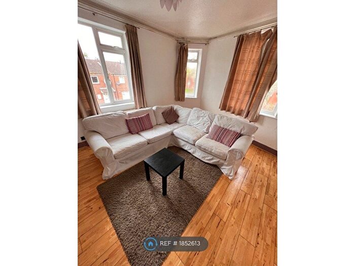 2 Bedroom Flat To Rent In Bobbers Mill Road, Nottingham, NG7
