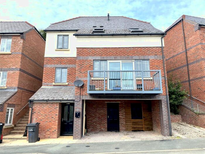 4 Bedroom Detached House For Sale In Woodland Way, Llanllwchaiarn, Newtown, Powys, SY16