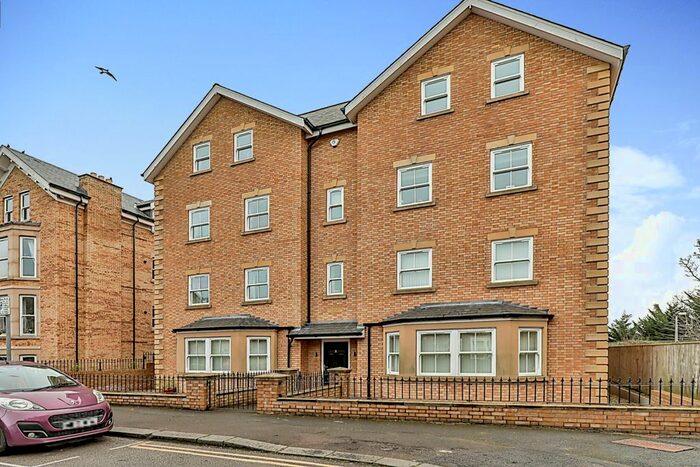 2 Bedroom Flat To Rent In Belgrave Crescent, Scarborough, North Yorkshire, YO11