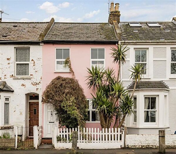 3 Bedroom Property For Sale In North Lane, Teddington, TW11