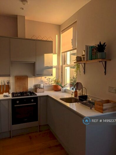 2 Bedroom Flat To Rent In York Grove, London, SE15