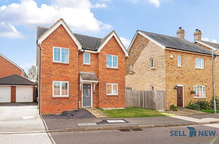 4 Bedroom Detached House For Sale In **Spacious Home, With Three/Four Reception Rooms* Gregory Close, SG17