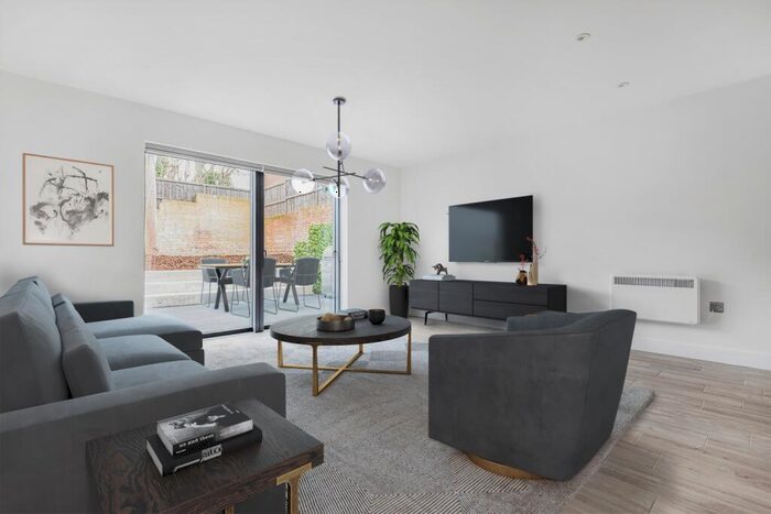 3 Bedroom Flat To Rent In Baring Road London, SE12