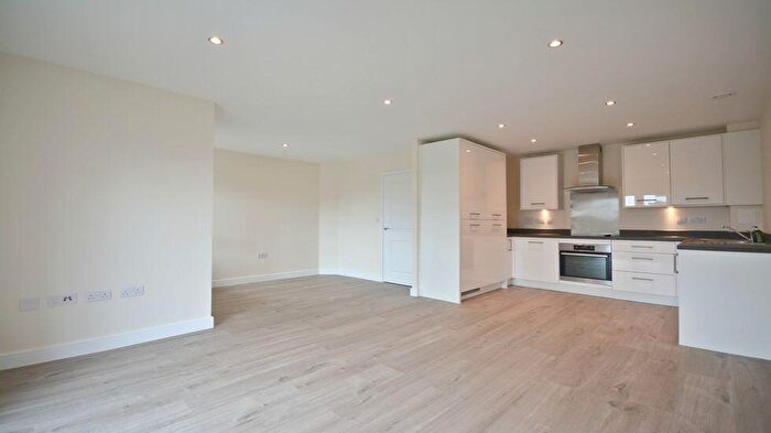 2 Bedroom Flat To Rent In Fleming Place, Bracknell, RG12