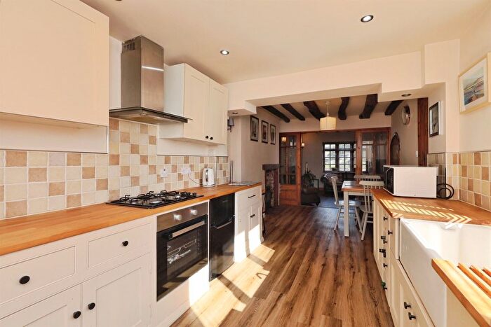 2 Bedroom Cottage For Sale In Station Road, Bawtry, Doncaster, DN10