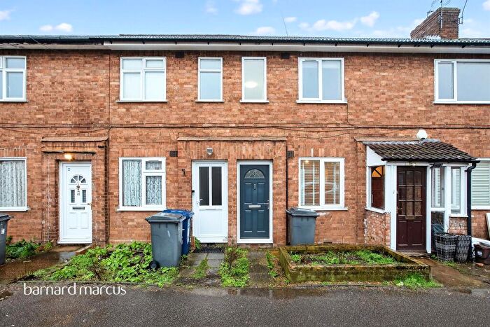 2 Bedroom Maisonette For Sale In The Acacias, Henry Road, Barnet, EN4