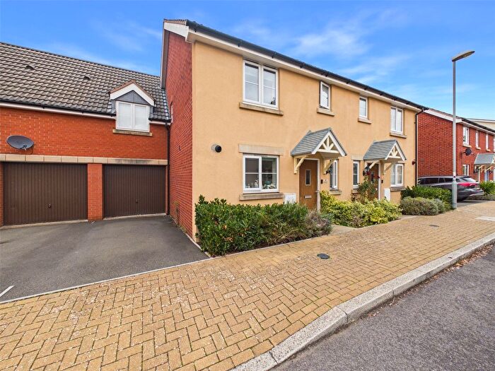 3 Bedroom Semi Detached House For Sale In Roselle Drive, Brockworth, Gloucester, Gloucestershire, GL3