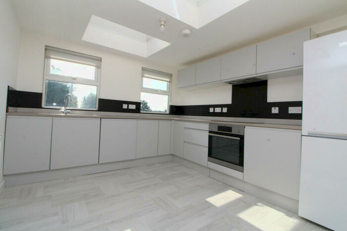 2 Bedroom Apartment To Rent In Maple Road, London, SE20