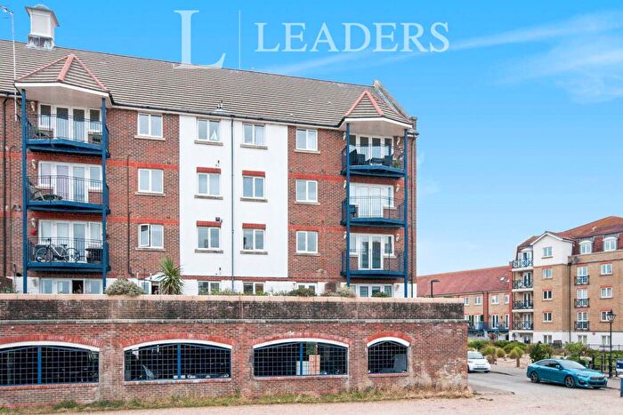 2 Bedroom Flat To Rent In Bermuda Place, Eastbourne, East Sussex, BN23