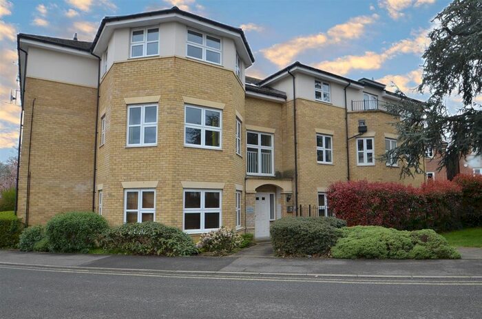 2 Bedroom Flat To Rent In De Winton Lodge, Heacham Avenue, Ickenham, UB10