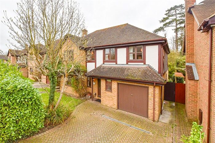 4 Bedroom Detached House For Sale In Ditton Place, Ditton, Aylesford, Kent, ME20