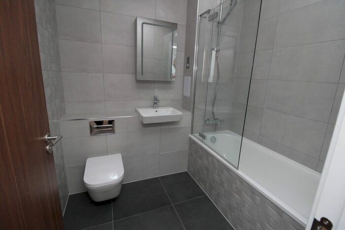 3 Bedroom Flat To Rent In Eastbury Road, Watford WD19