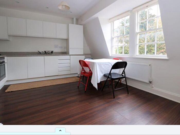 2 Bedroom Flat To Rent In Long Acre, Bath, BA1